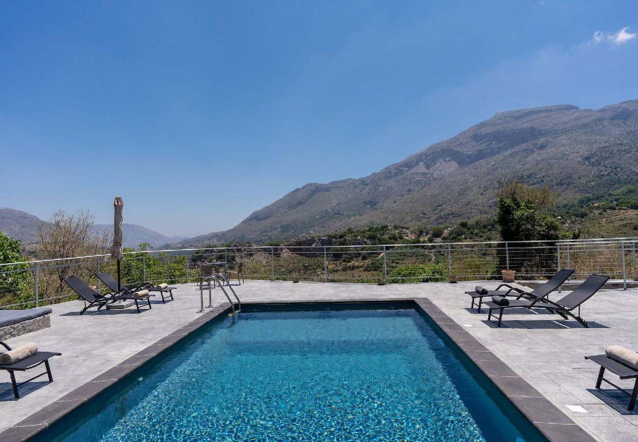 Villa in Mesonisia - Villa Marlia