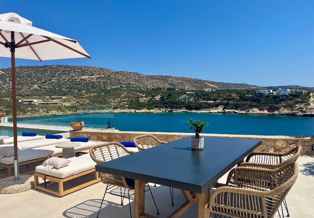 Villa in Loutraki - SeaWave Villa II, By Hellocrete