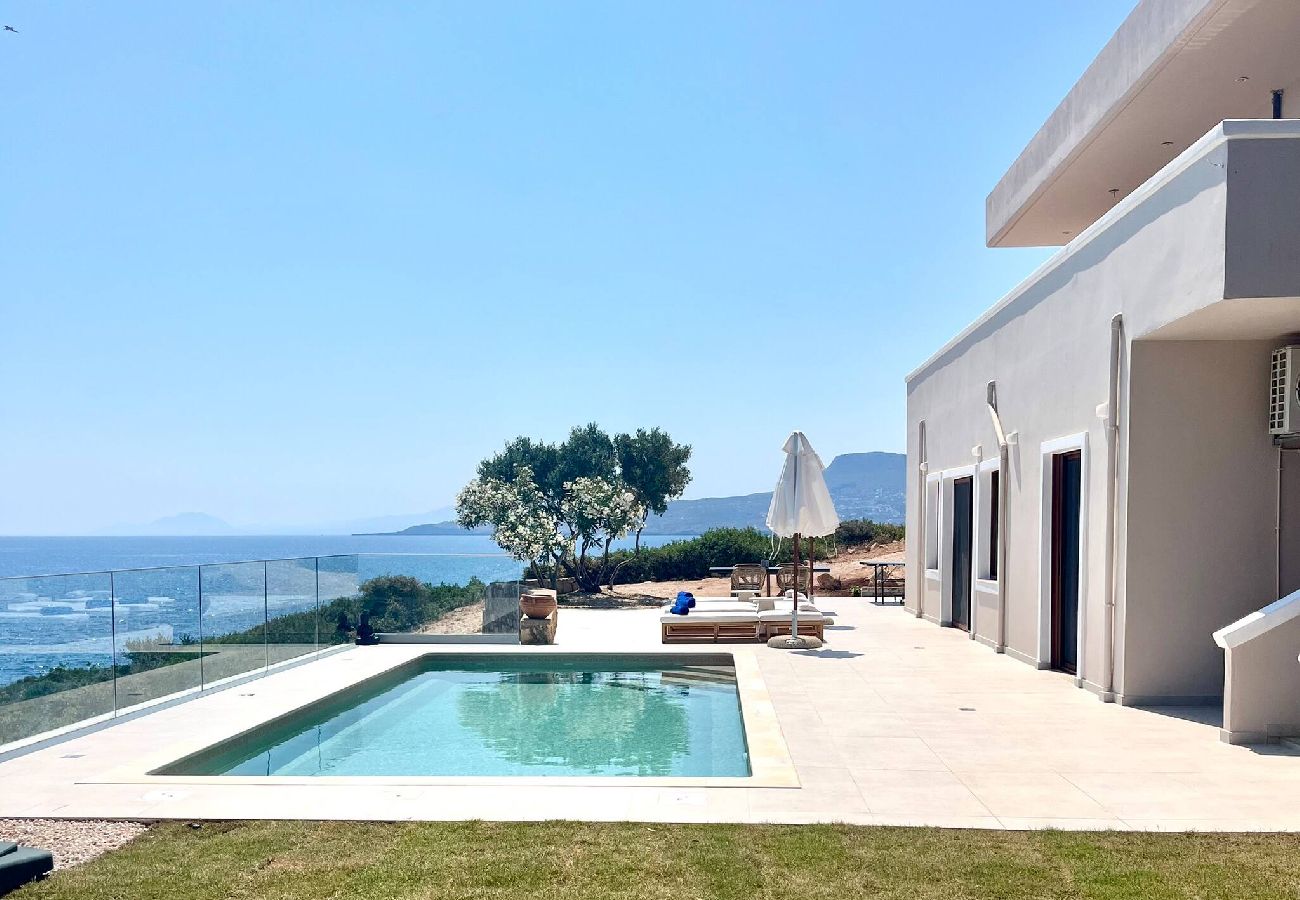 Villa in Loutraki - SeaWave Villa II, By Hellocrete