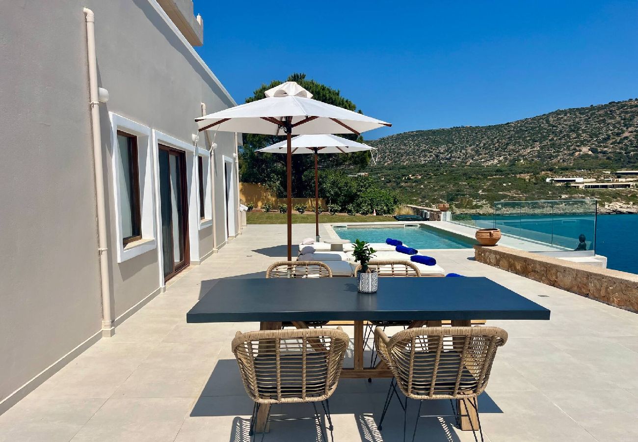 Villa in Loutraki - SeaWave Villa II, By Hellocrete