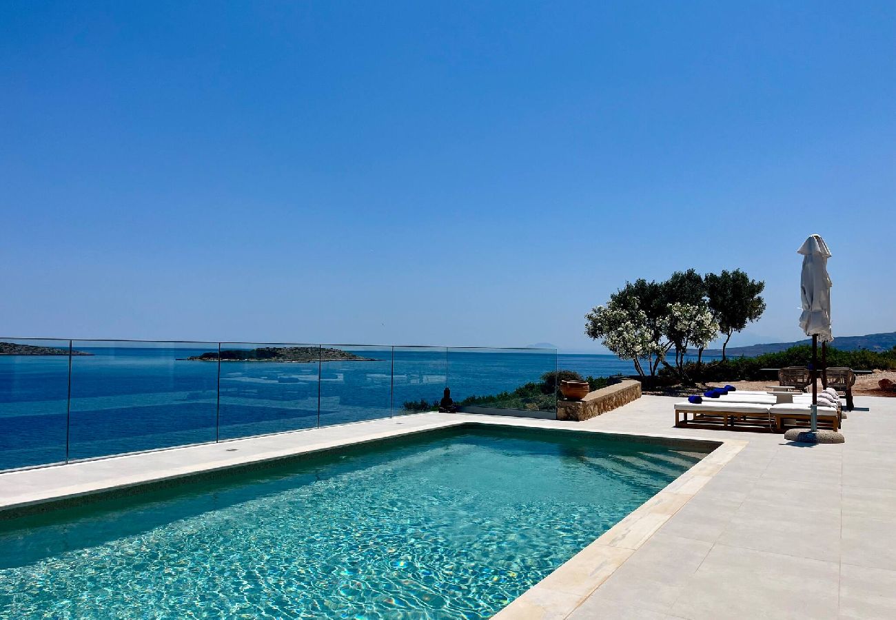 Villa in Loutraki - SeaWave Villa II, By Hellocrete