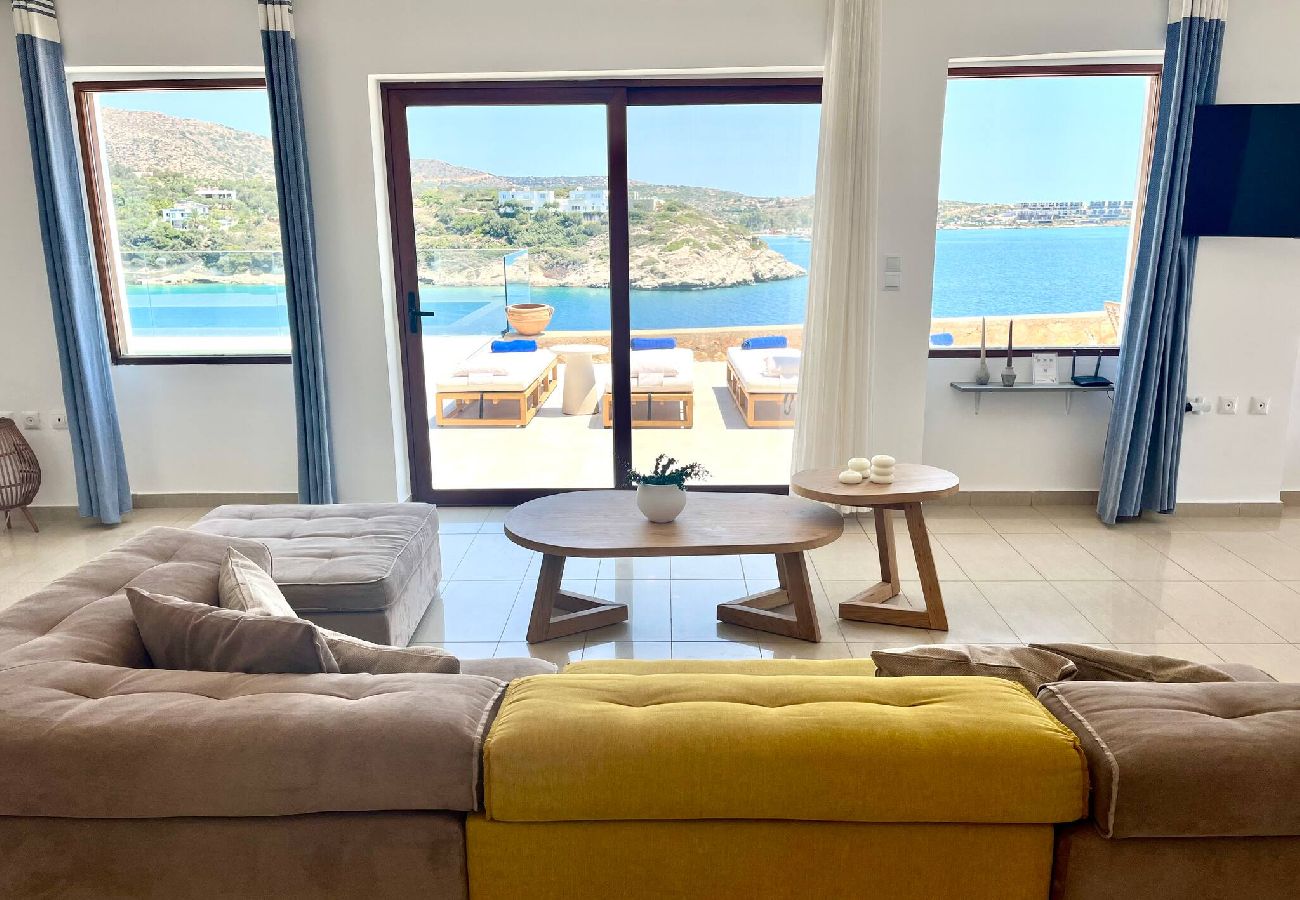 Villa in Loutraki - SeaWave Villa II, By Hellocrete