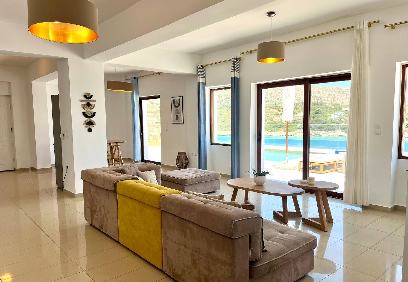 Villa in Loutraki - SeaWave Villa II, By Hellocrete