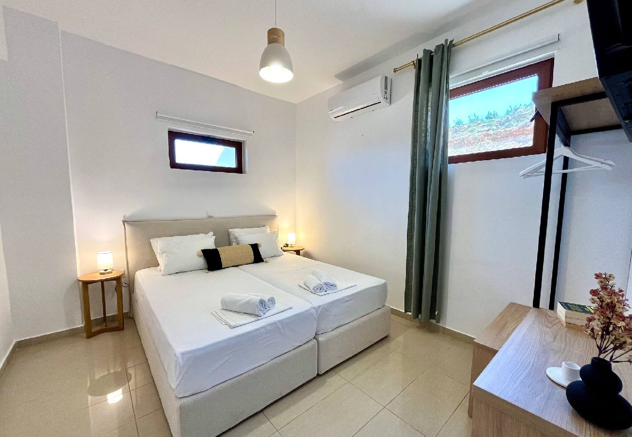 Villa in Loutraki - SeaWave Villa II, By Hellocrete