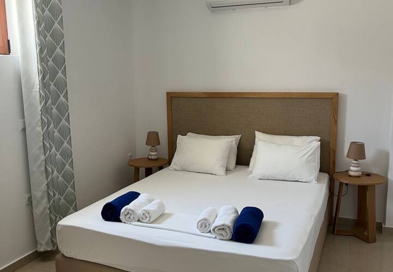 Villa in Loutraki - SeaWave Villa II, By Hellocrete