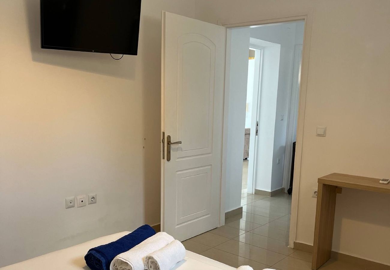 Villa in Loutraki - SeaWave Villa II, By Hellocrete