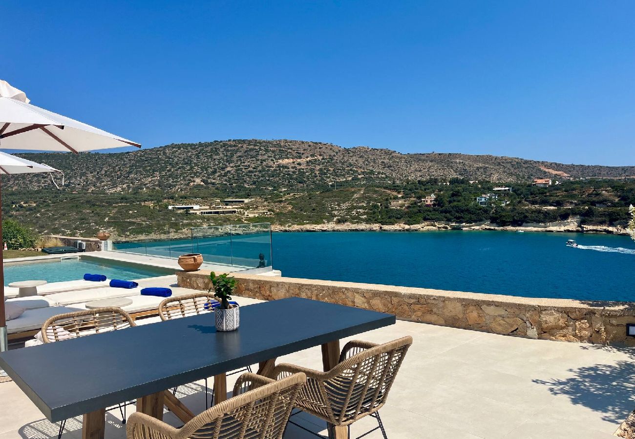 Villa in Loutraki - SeaWave Villa II, By Hellocrete