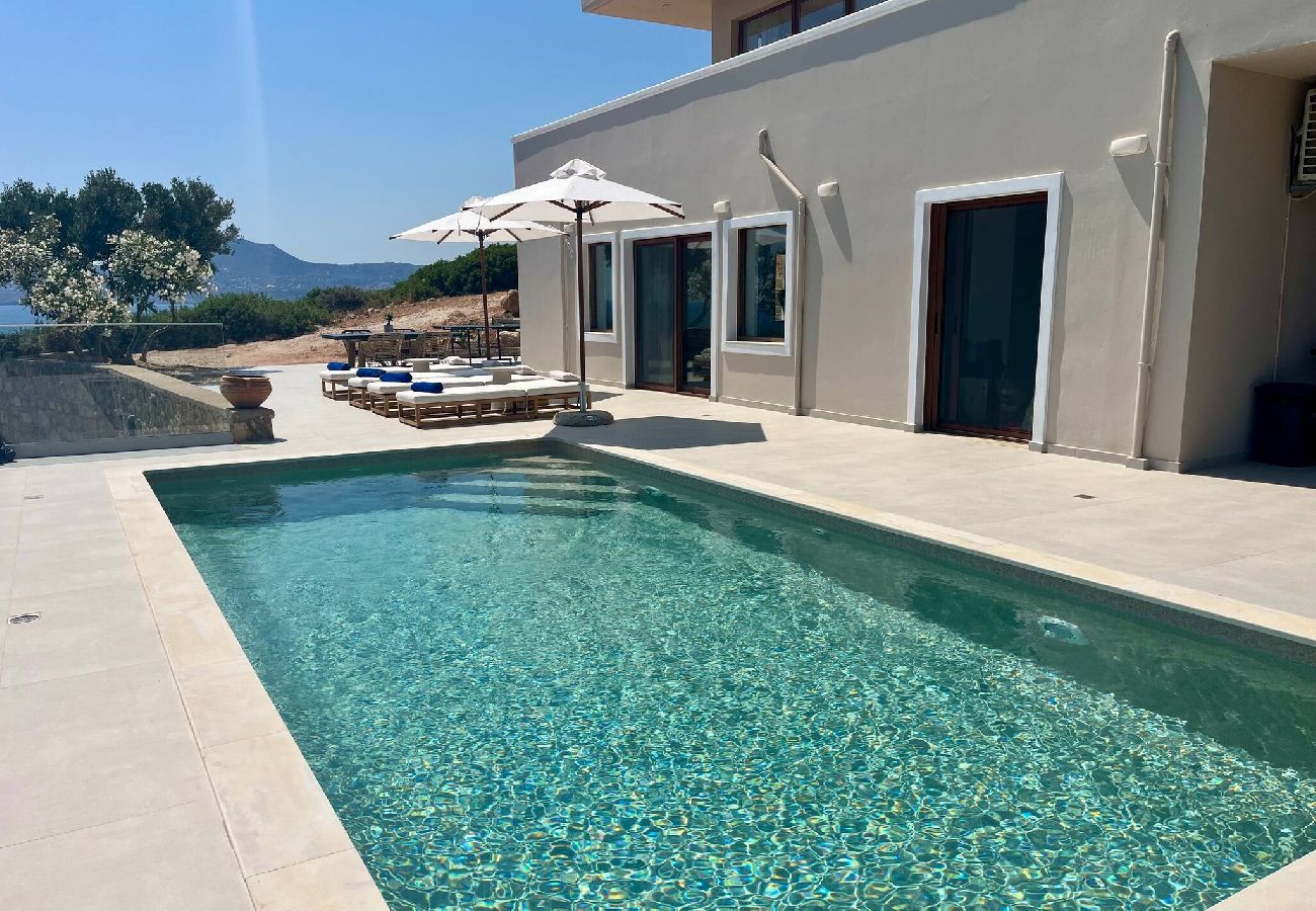 Villa in Loutraki - SeaWave Villa II, By Hellocrete