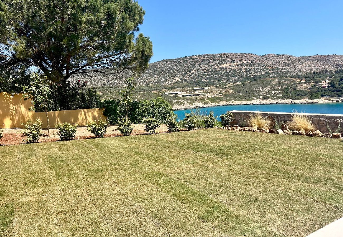 Villa in Loutraki - SeaWave Villa II, By Hellocrete