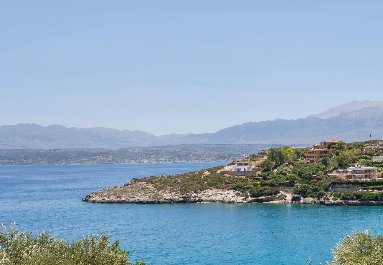 Villa in Loutraki - SeaWave Villa II, By Hellocrete