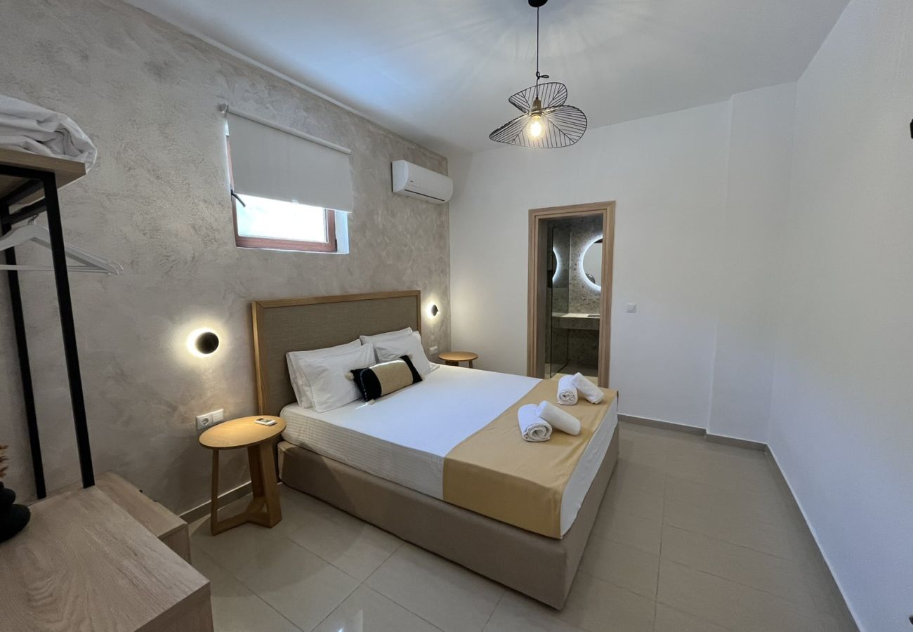 Villa in Loutraki - SeaWave Villa II with Heated Pool, By Hellocrete