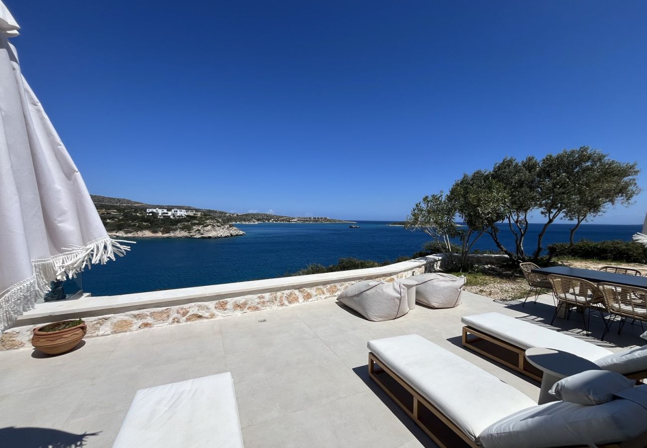 Villa in Loutraki - SeaWave Villa II with Heated Pool, By Hellocrete