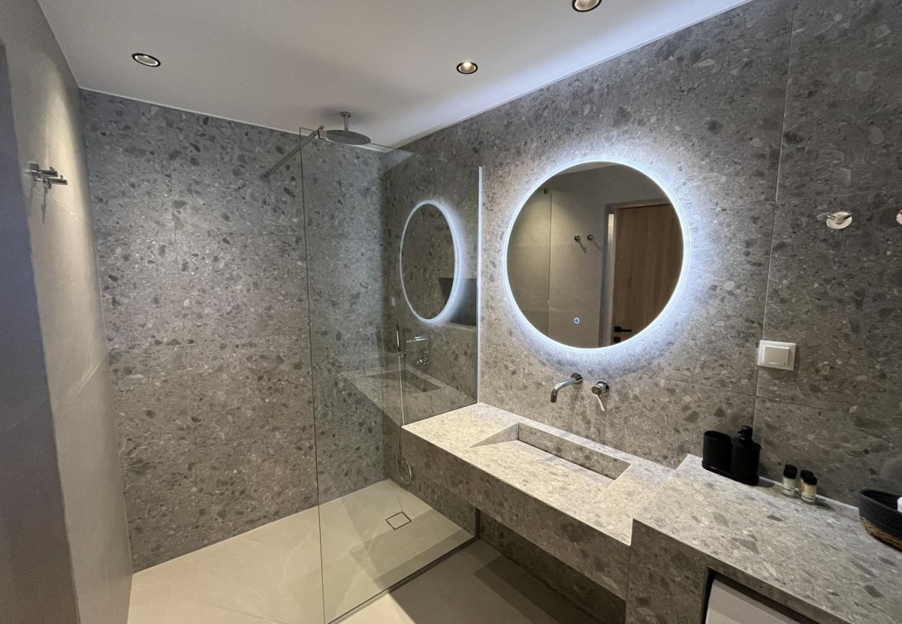 Villa in Loutraki - SeaWave Villa II with Heated Pool, By Hellocrete