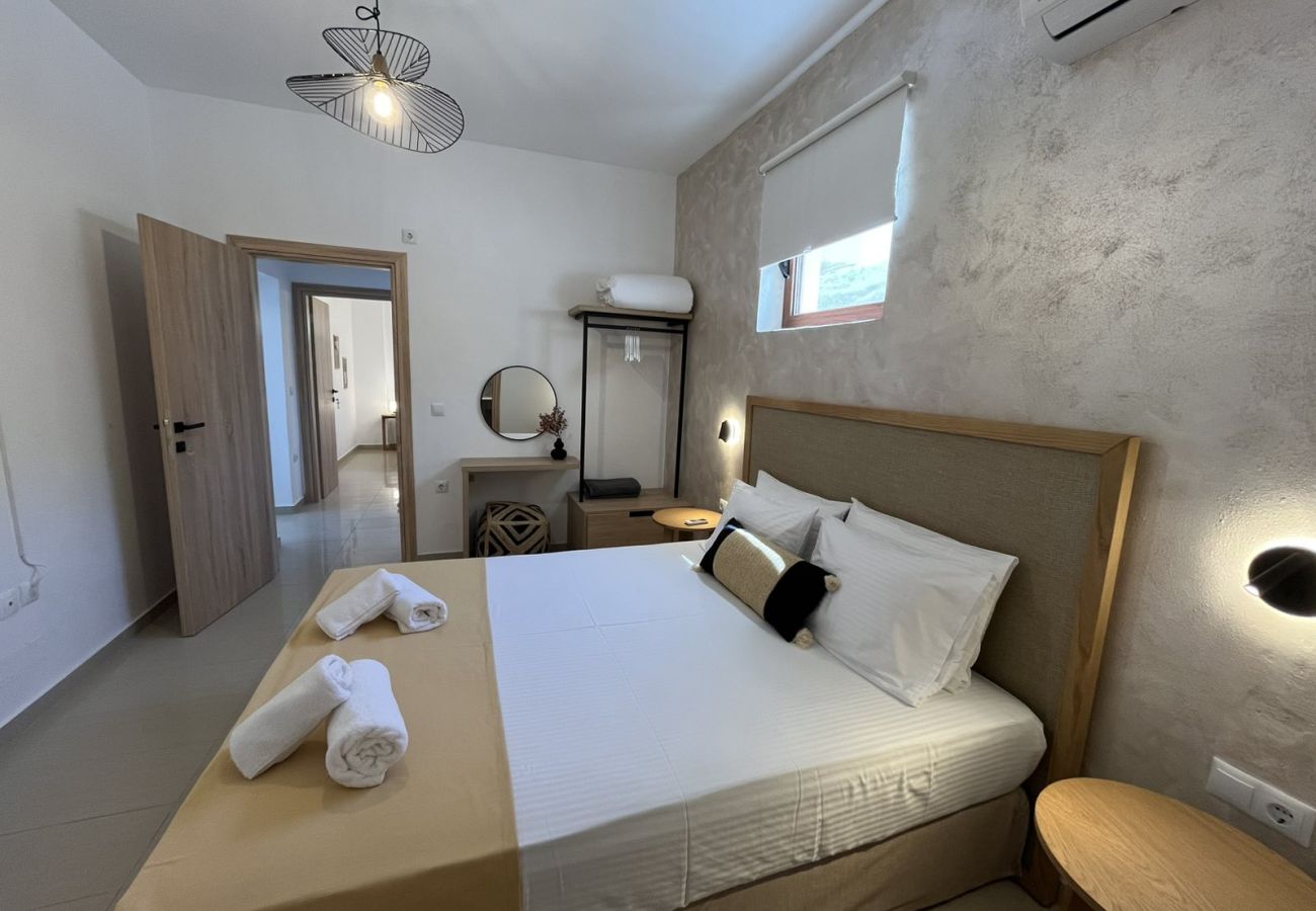 Villa in Loutraki - SeaWave Villa II with Heated Pool, By Hellocrete