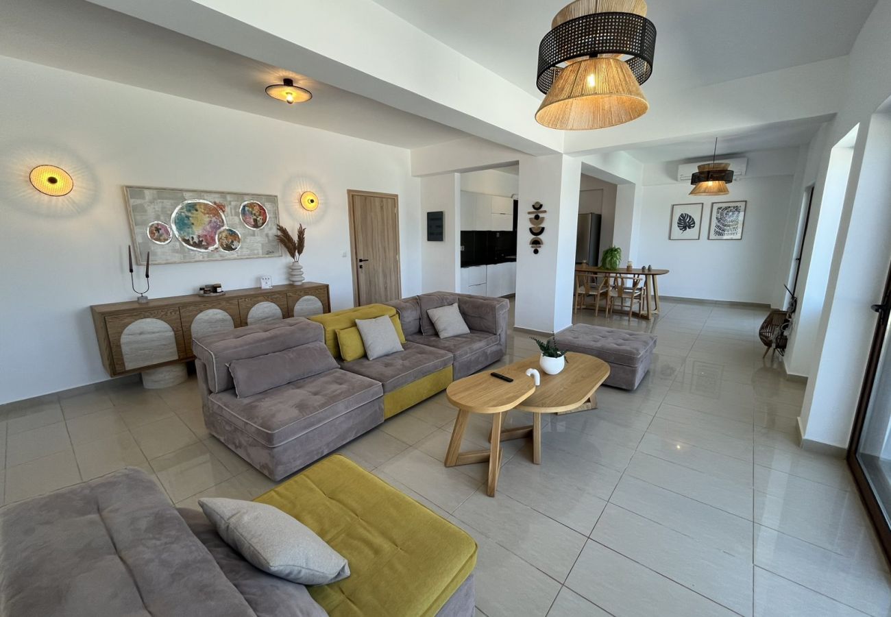 Villa in Loutraki - SeaWave Villa II with Heated Pool, By Hellocrete