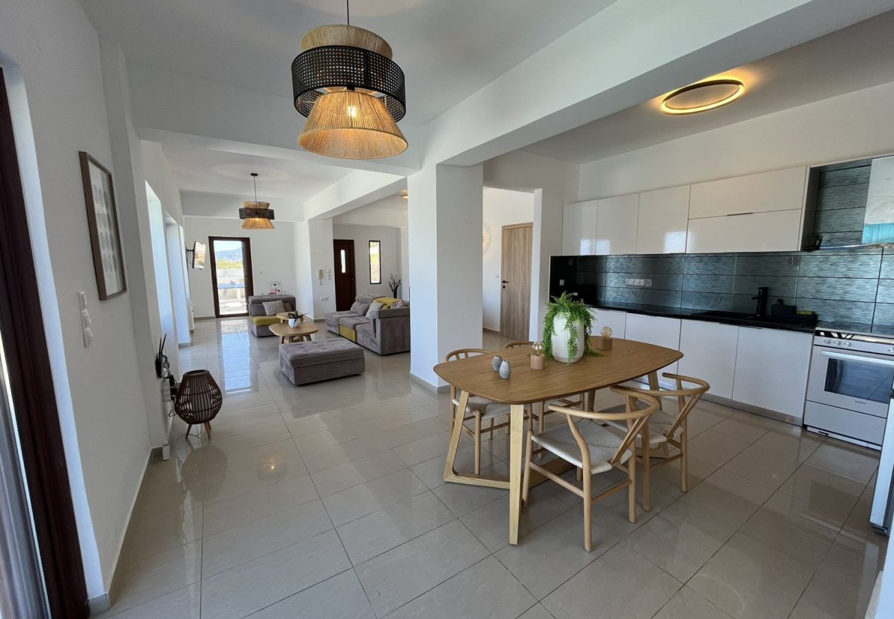 Villa in Loutraki - SeaWave Villa II with Heated Pool, By Hellocrete