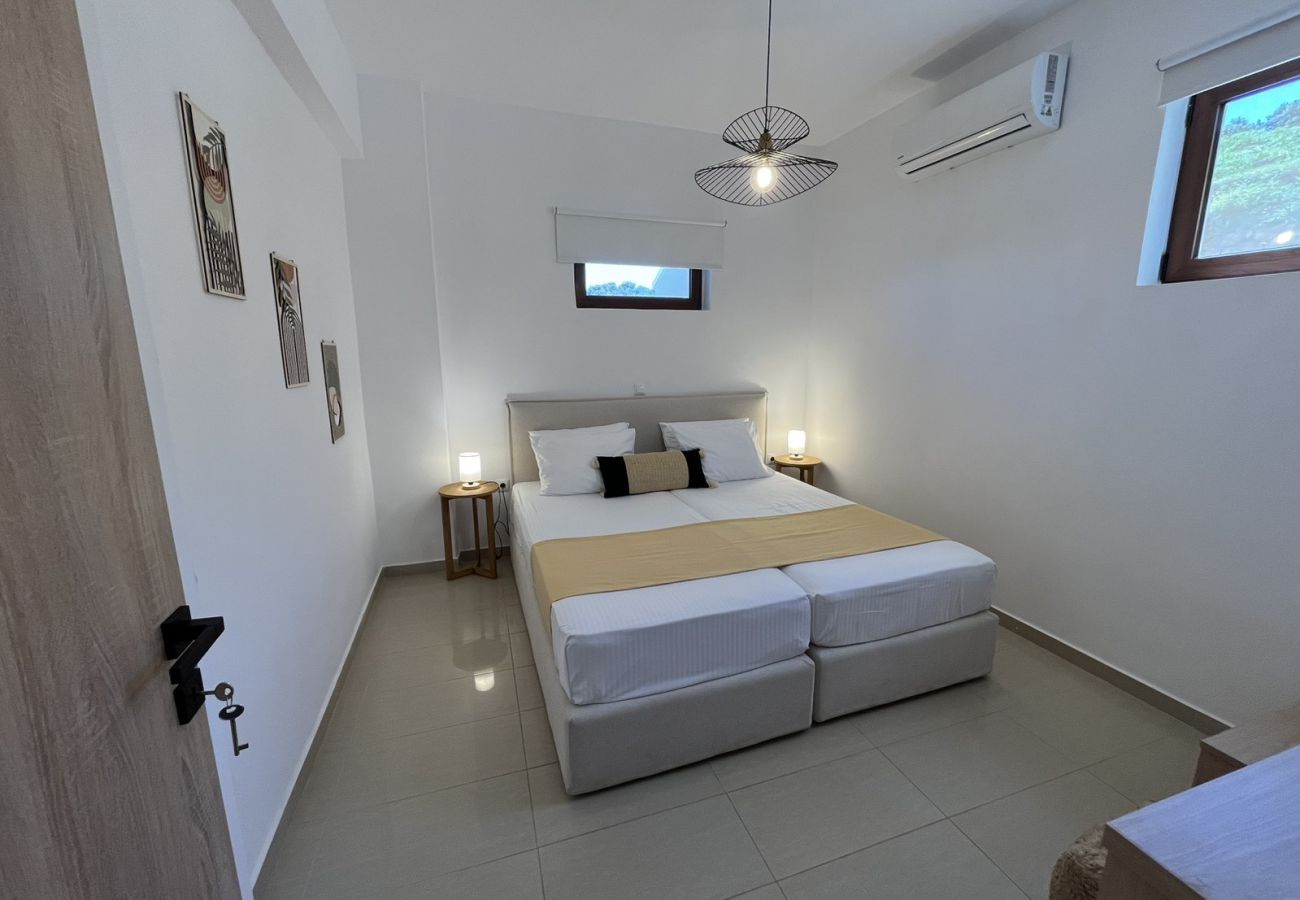 Villa in Loutraki - SeaWave Villa II with Heated Pool, By Hellocrete