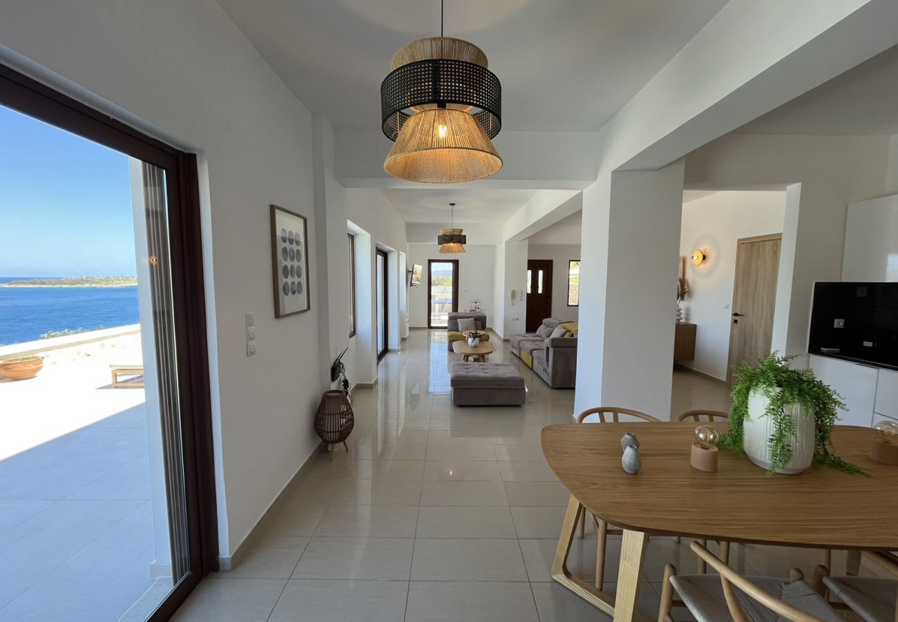Villa in Loutraki - SeaWave Villa II with Heated Pool, By Hellocrete