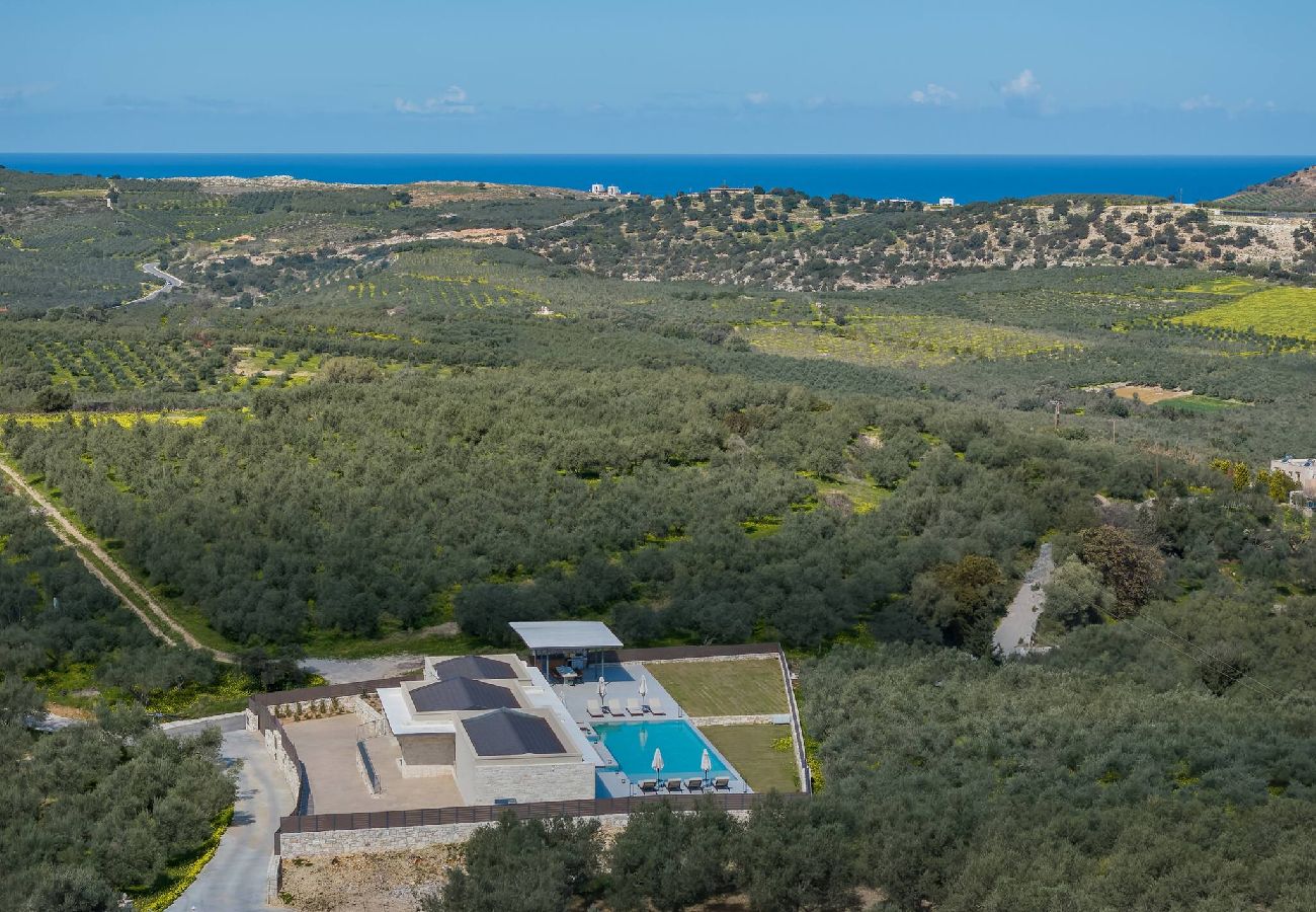 Villa in Aggeliana - Olive Hill Villa, By Hellocrete