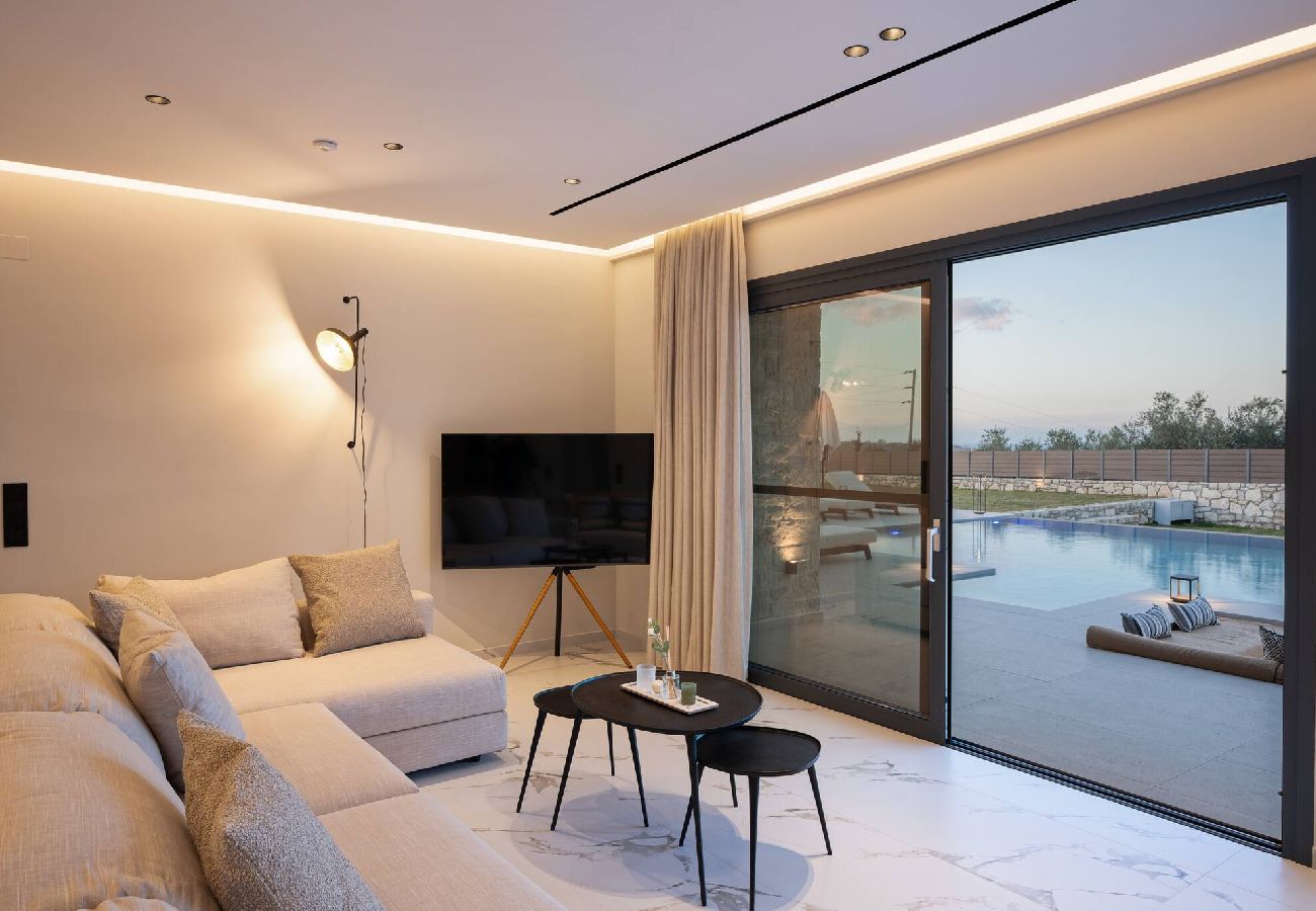 Villa in Aggeliana - Olive Hill Villa, By Hellocrete