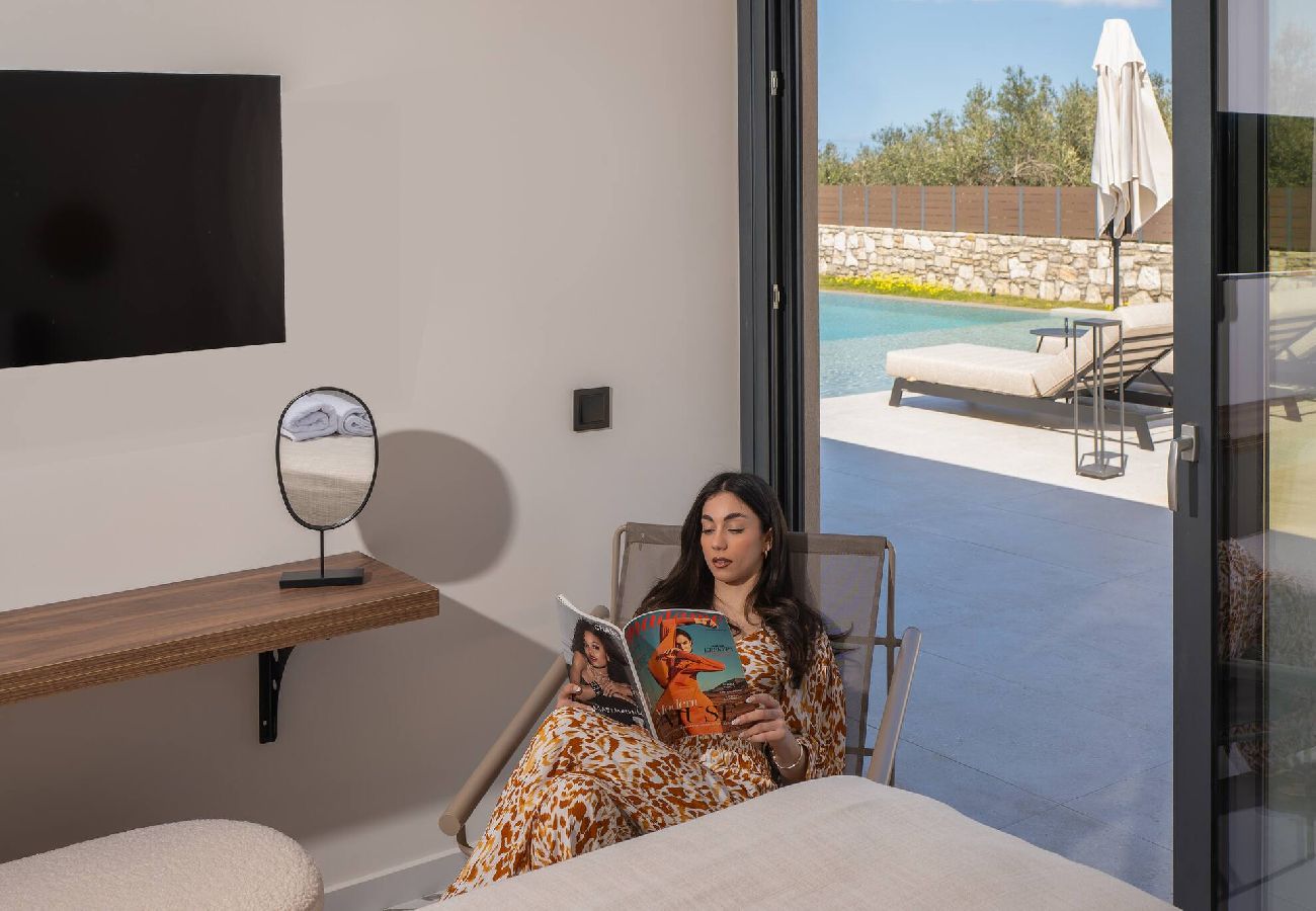 Villa in Aggeliana - Olive Hill Villa, By Hellocrete