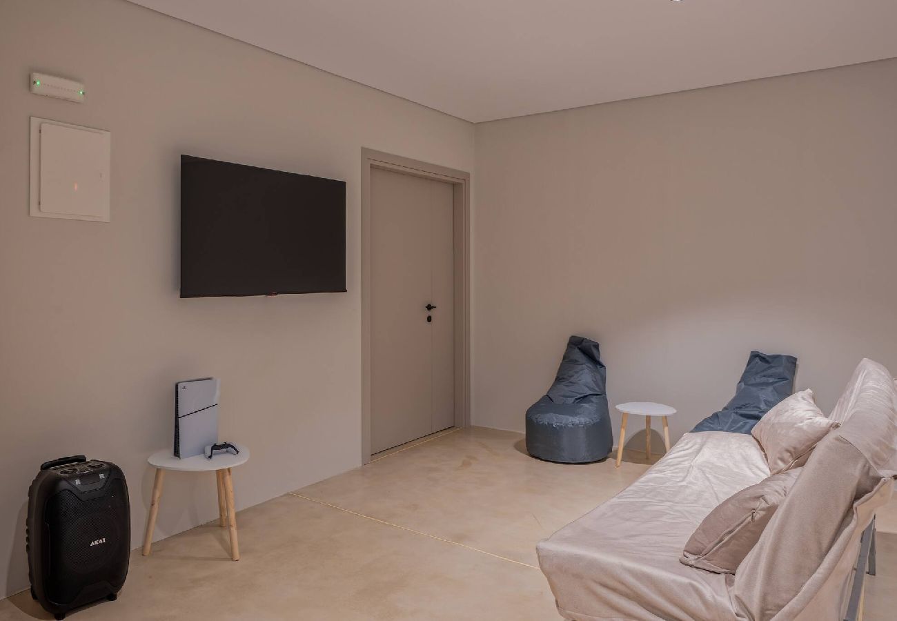 Villa in Aggeliana - Olive Hill Villa, By Hellocrete