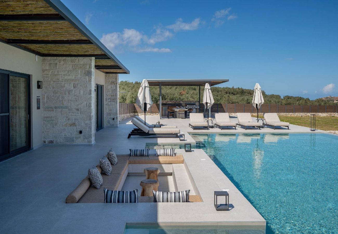 Villa in Aggeliana - Olive Hill Villa, By Hellocrete