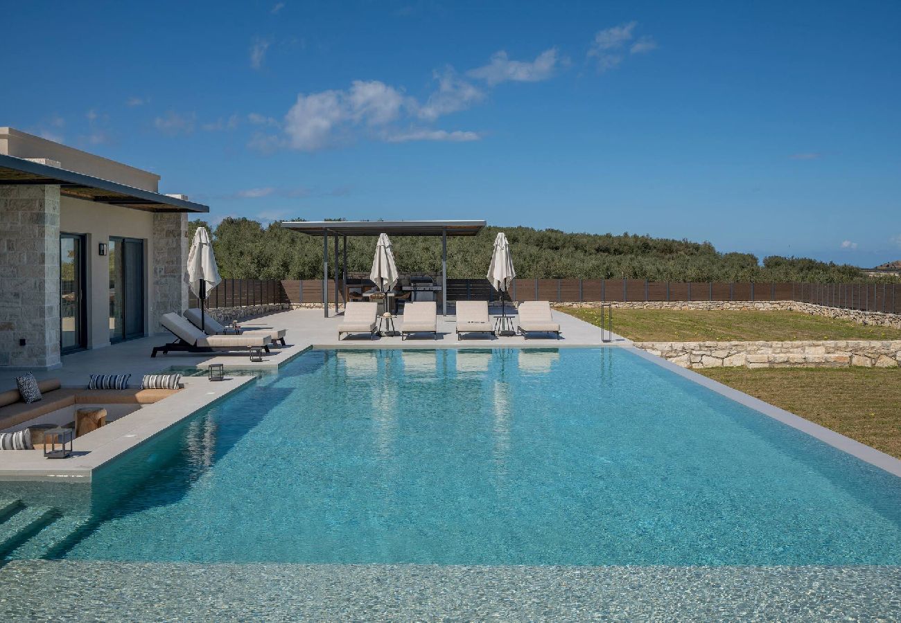 Villa in Aggeliana - Olive Hill Villa, By Hellocrete