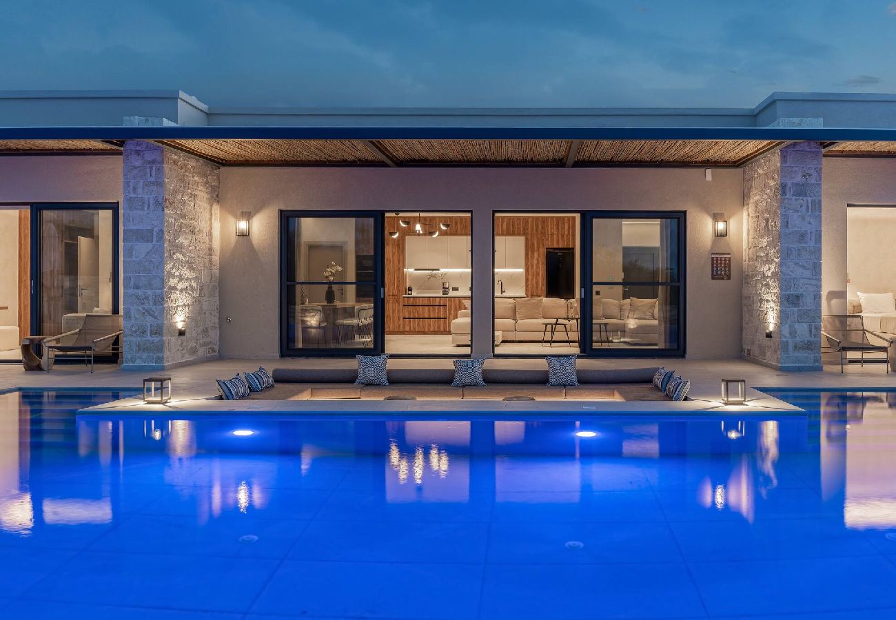 Villa in Aggeliana - Olive Hill Villa, By Hellocrete