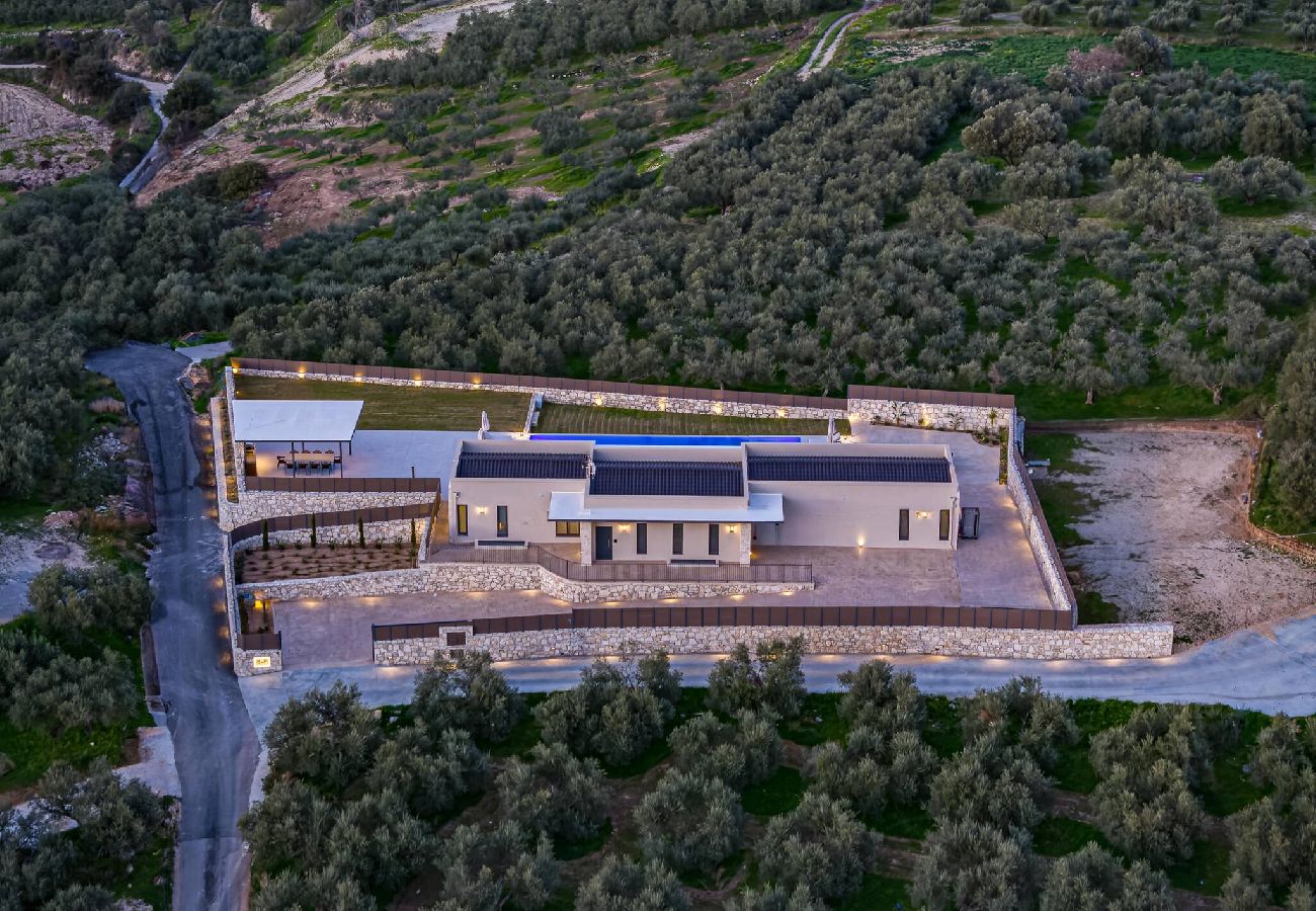 Villa in Aggeliana - Olive Hill Villa, By Hellocrete