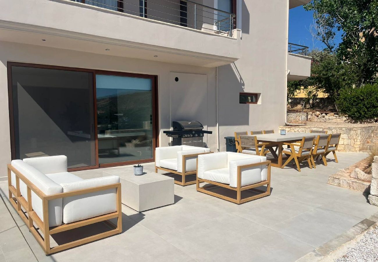 Villa in Loutraki - SeaWave Villa I, By Hellocrete
