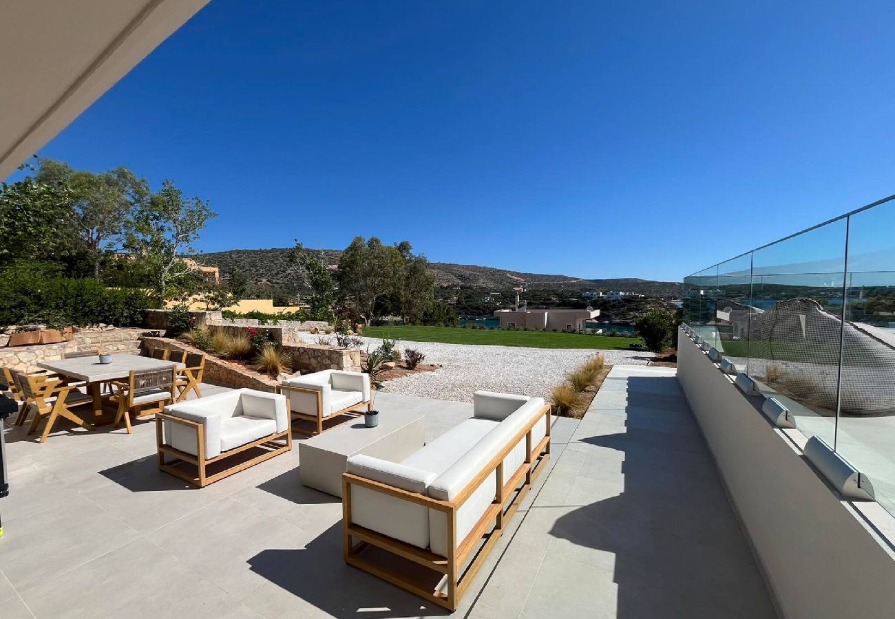 Villa in Loutraki - SeaWave Villa I, By Hellocrete