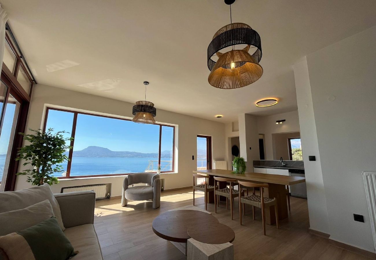 Villa in Loutraki - SeaWave Villa I, By Hellocrete