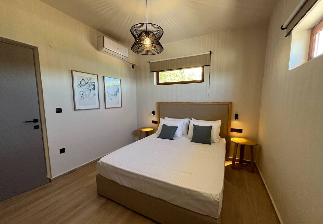 Villa in Loutraki - SeaWave Villa I, By Hellocrete