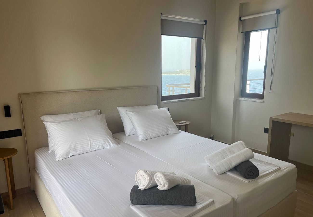 Villa in Loutraki - SeaWave Villa I, By Hellocrete