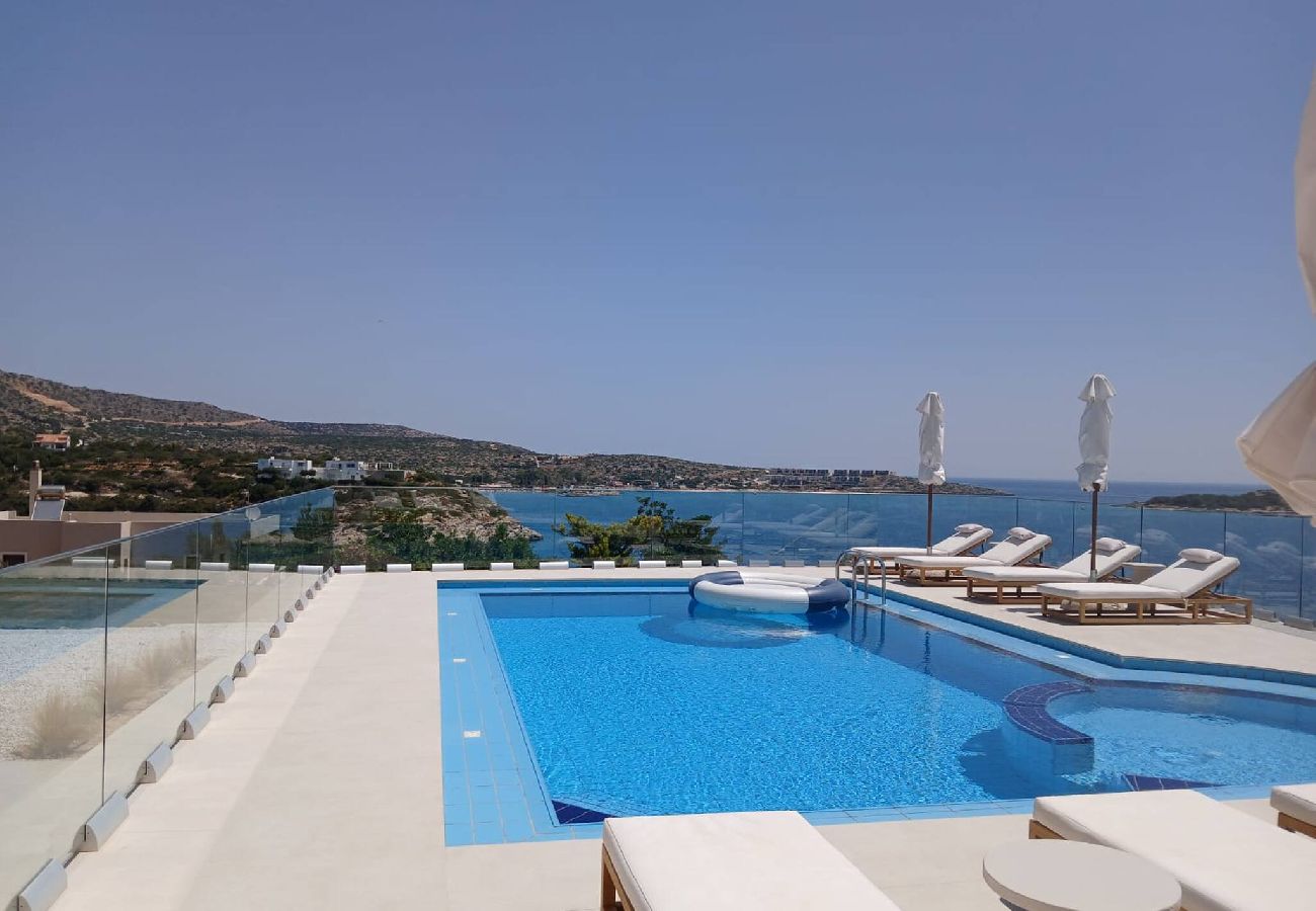 Villa in Loutraki - SeaWave Villa I, By Hellocrete