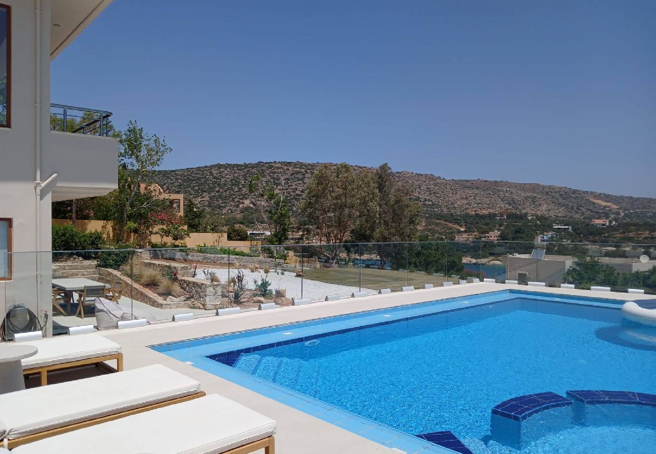 Villa in Loutraki - SeaWave Villa I, By Hellocrete