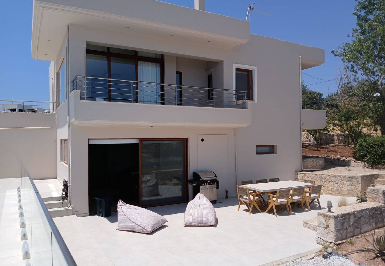 Villa in Loutraki - SeaWave Villa I, By Hellocrete