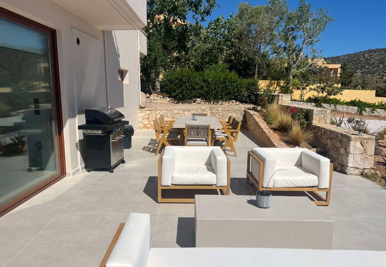 Villa in Loutraki - SeaWave Villa I, By Hellocrete