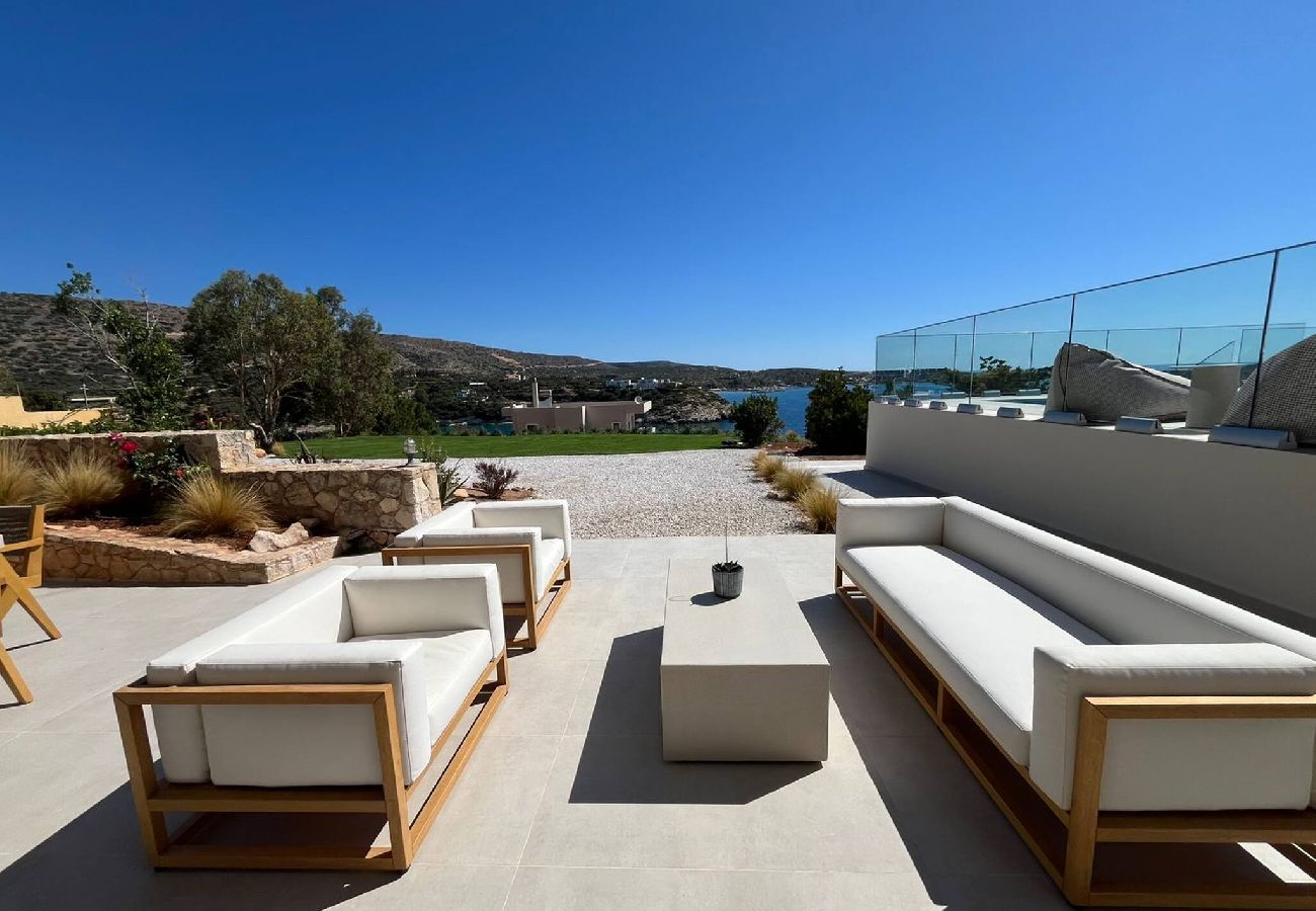 Villa in Loutraki - SeaWave Villa I, By Hellocrete