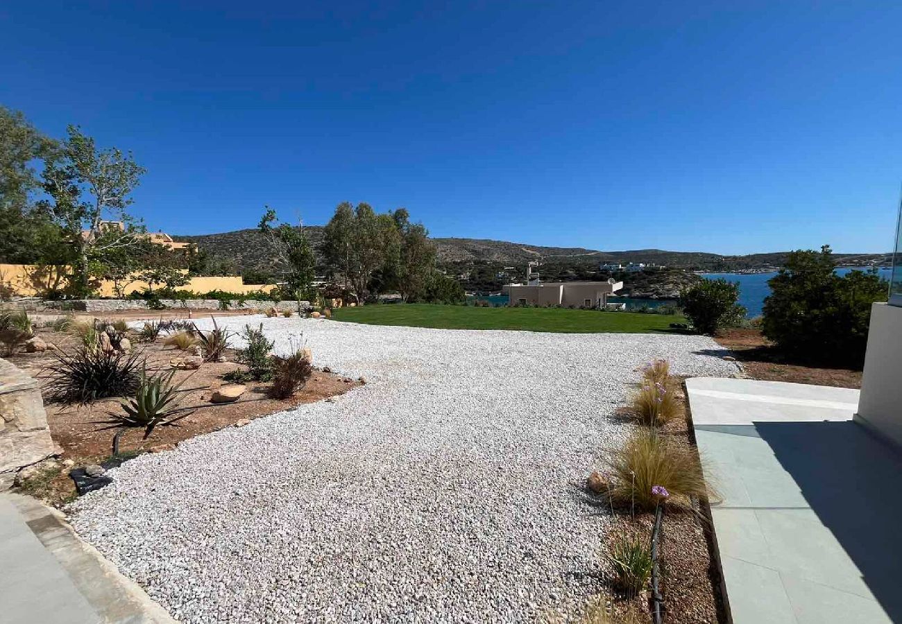 Villa in Loutraki - SeaWave Villa I, By Hellocrete