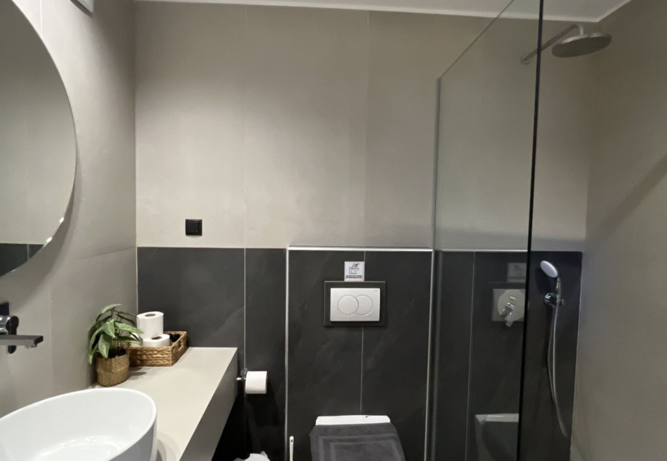 Villa in Loutraki - SeaWave Villa I with Heated Pool & Jacuzzi, By Hellocrete