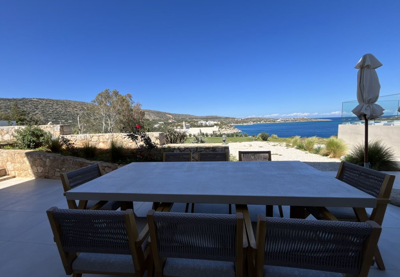 Villa in Loutraki - SeaWave Villa I with Heated Pool & Jacuzzi, By Hellocrete