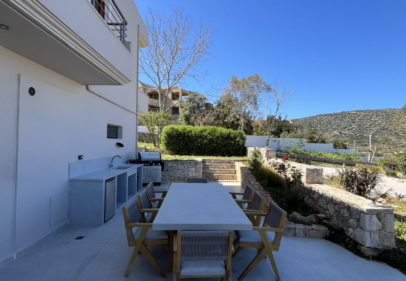 Villa in Loutraki - SeaWave Villa I with Heated Pool & Jacuzzi, By Hellocrete