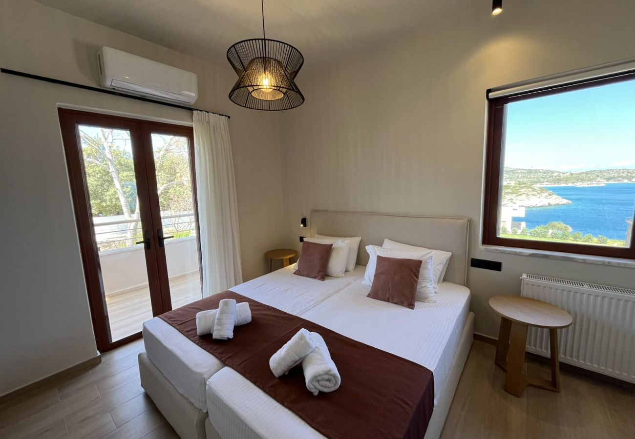 Villa in Loutraki - SeaWave Villa I with Heated Pool & Jacuzzi, By Hellocrete