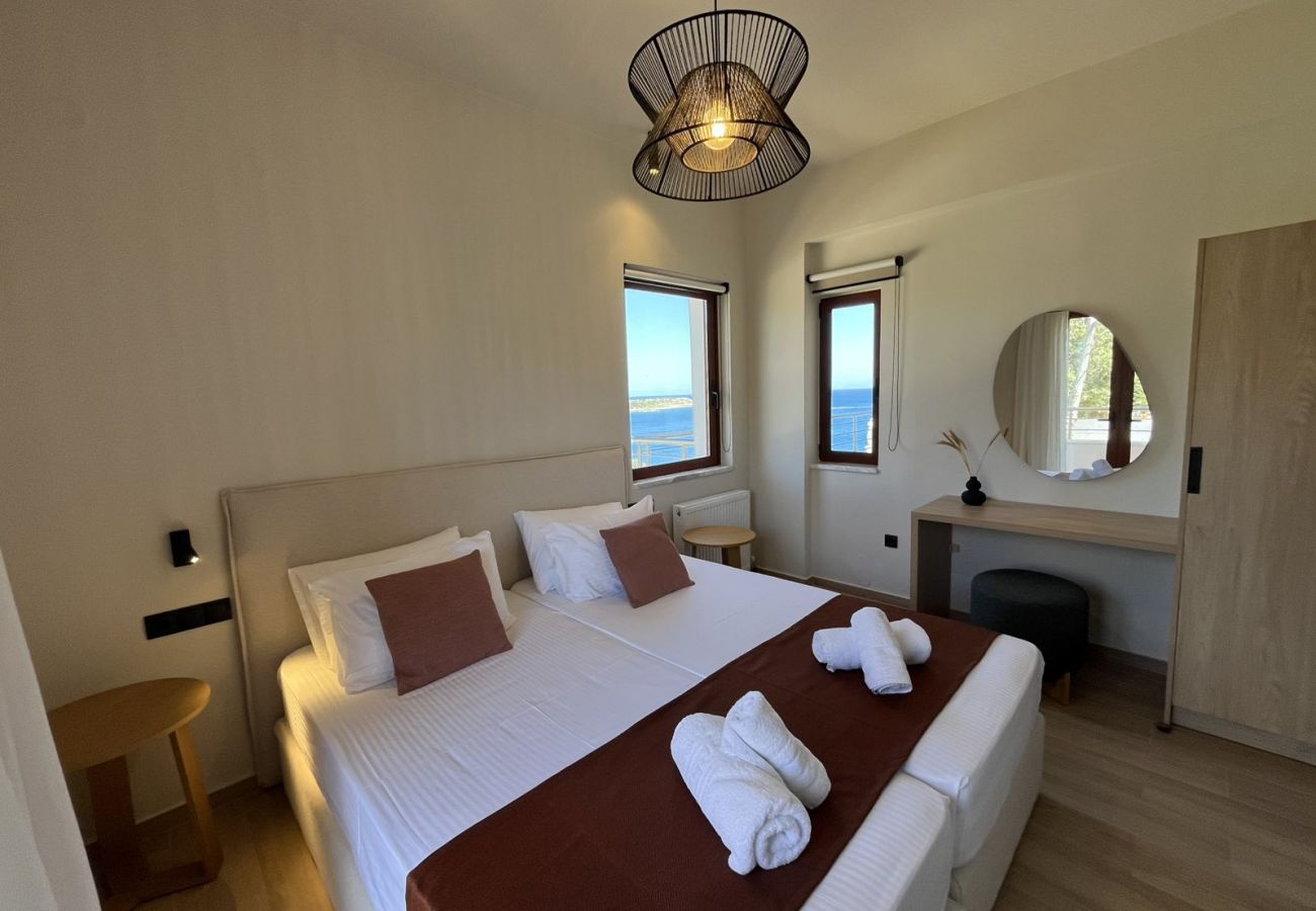 Villa in Loutraki - SeaWave Villa I with Heated Pool & Jacuzzi, By Hellocrete