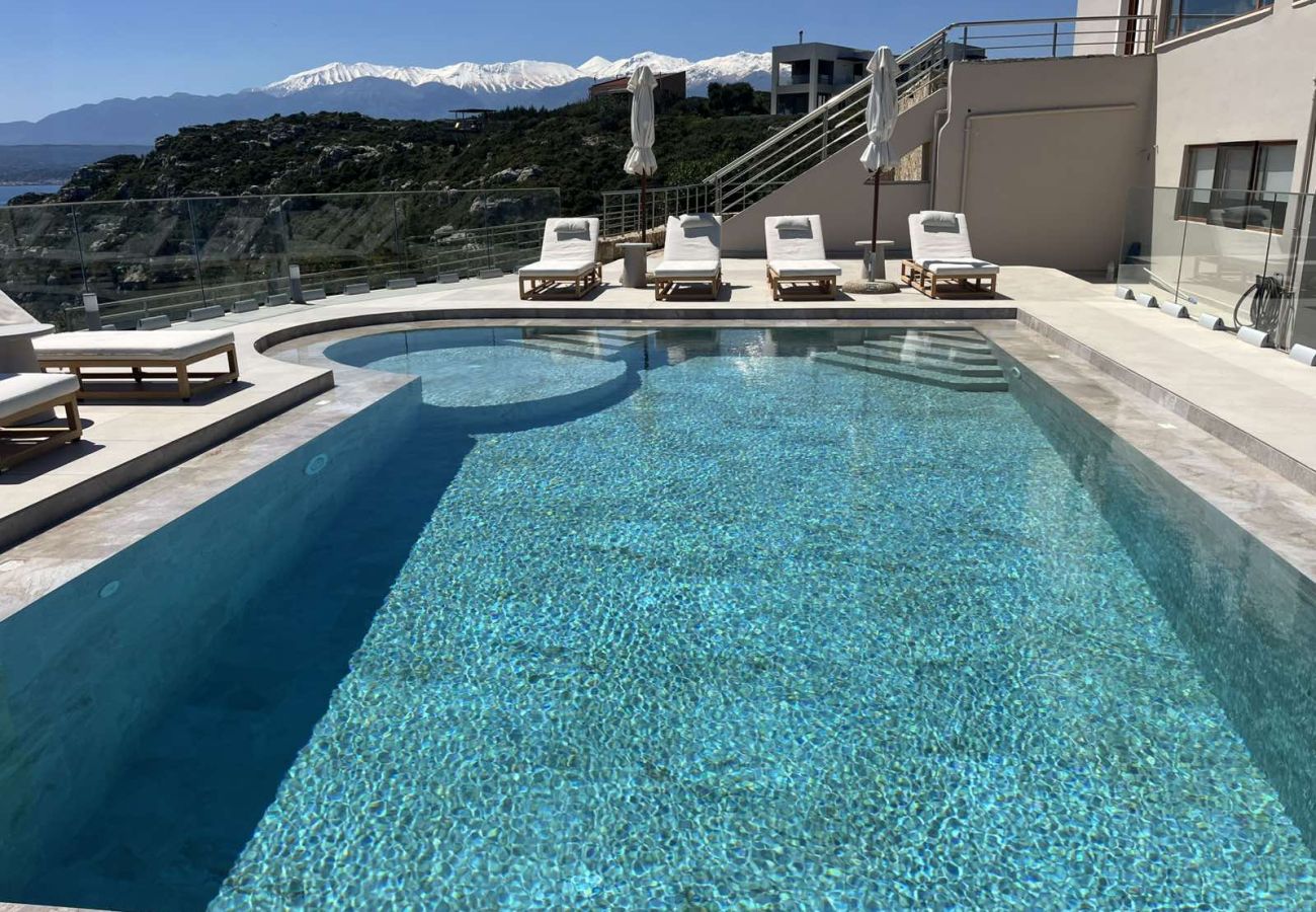 Villa in Loutraki - SeaWave Villa I with Heated Pool & Jacuzzi, By Hellocrete