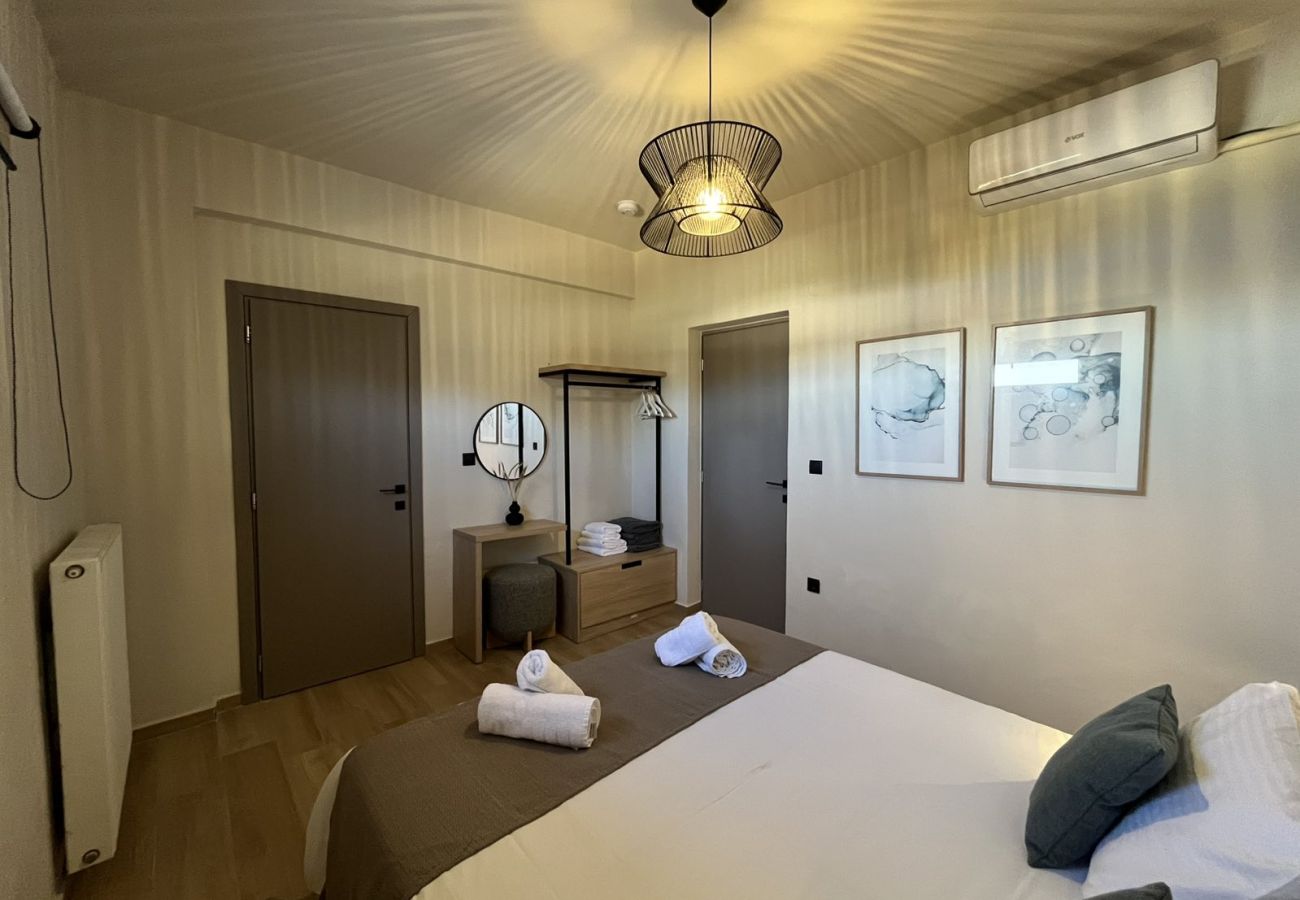 Villa in Loutraki - SeaWave Villa I with Heated Pool & Jacuzzi, By Hellocrete