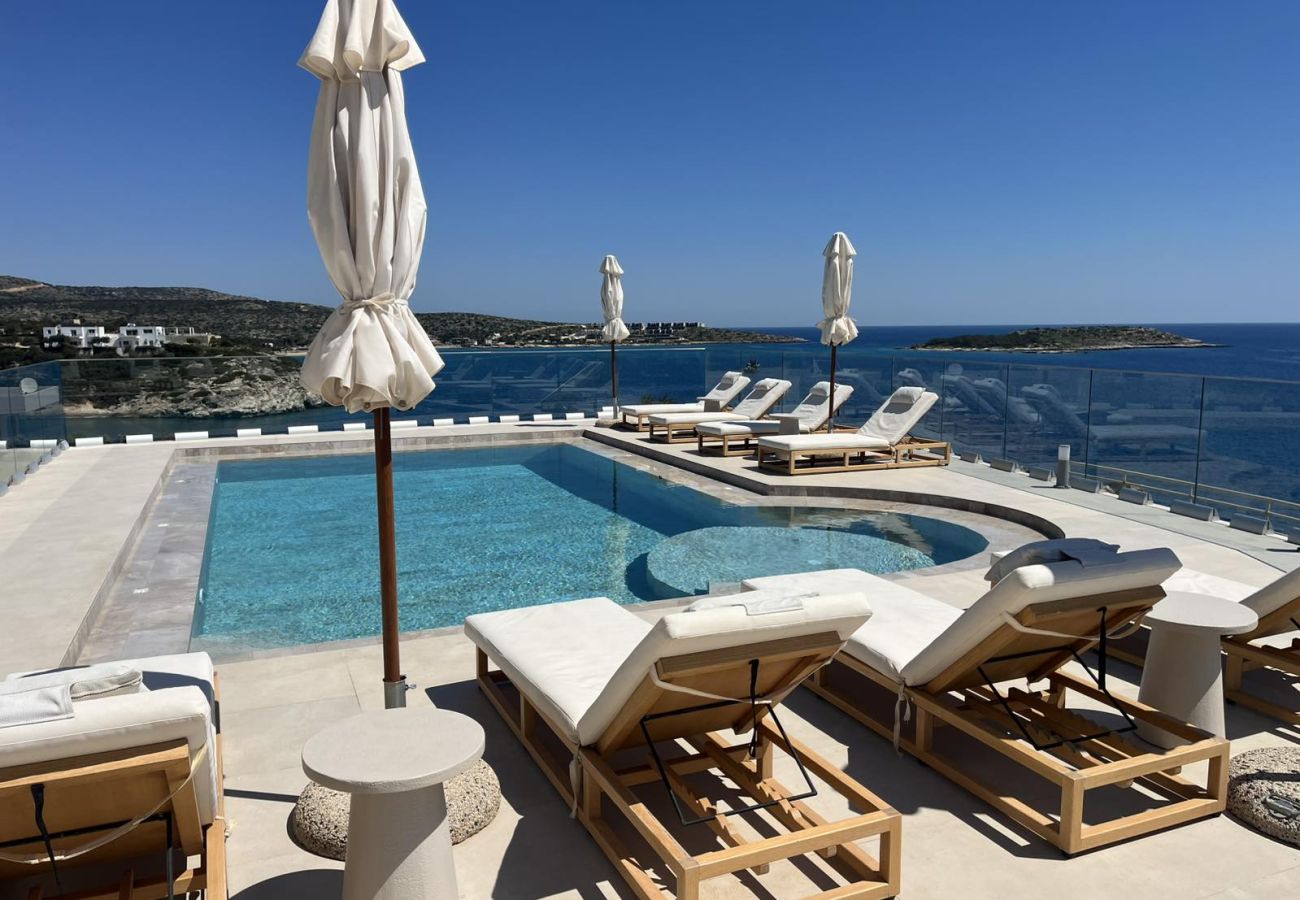 Villa in Loutraki - SeaWave Villa I with Heated Pool & Jacuzzi, By Hellocrete