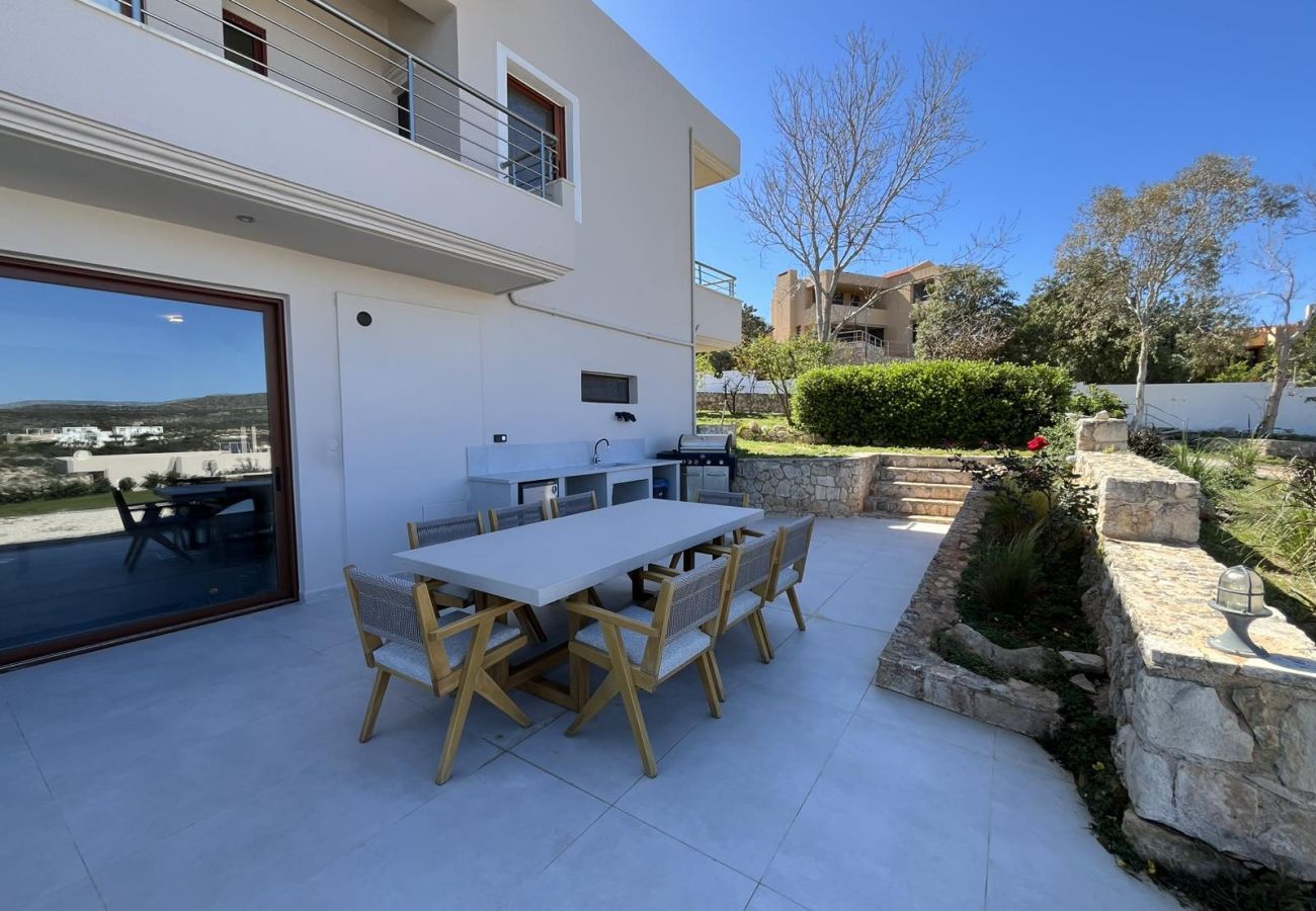 Villa in Loutraki - SeaWave Villa I with Heated Pool & Jacuzzi, By Hellocrete